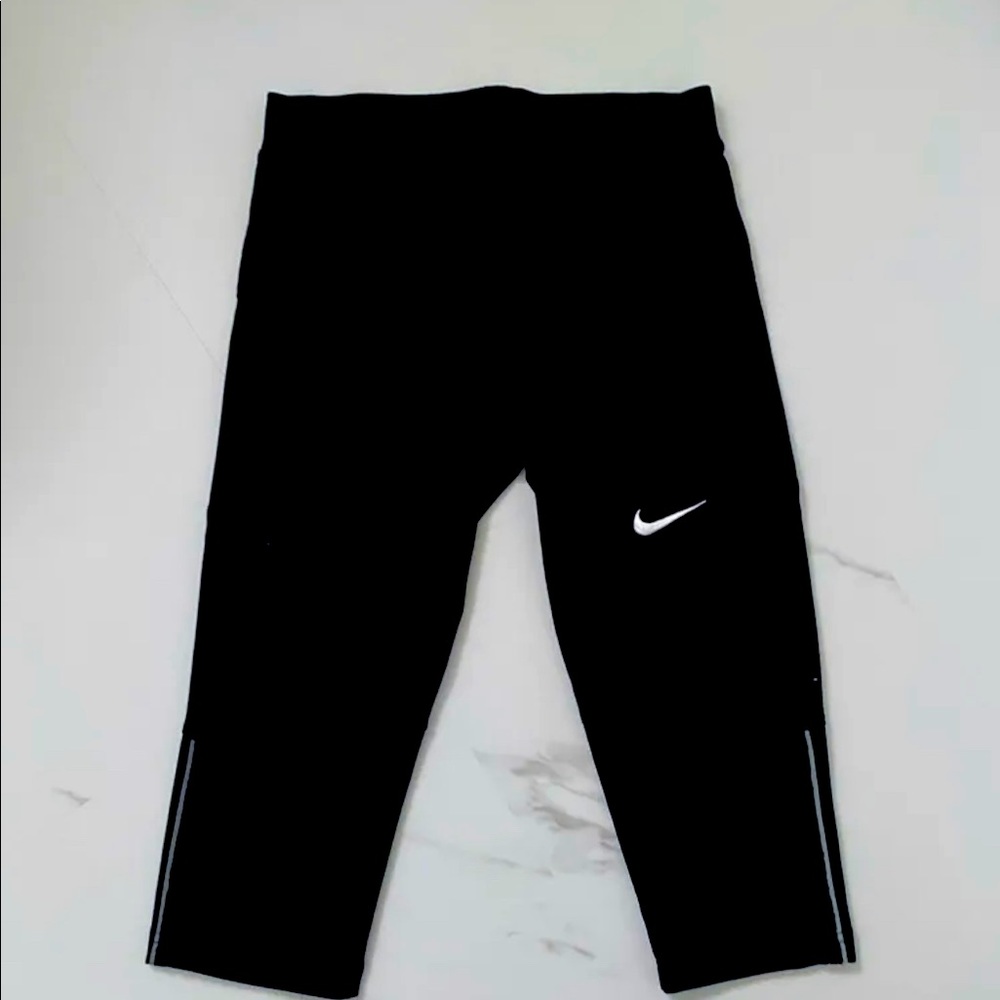 NEW NIKE Black Capris